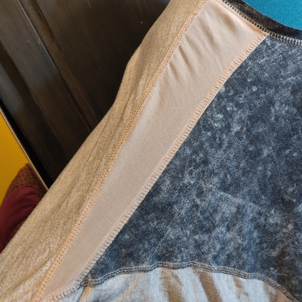 LAST CHANCE Akira Loose Fit Bat Wing Top - Picture 3 of 16